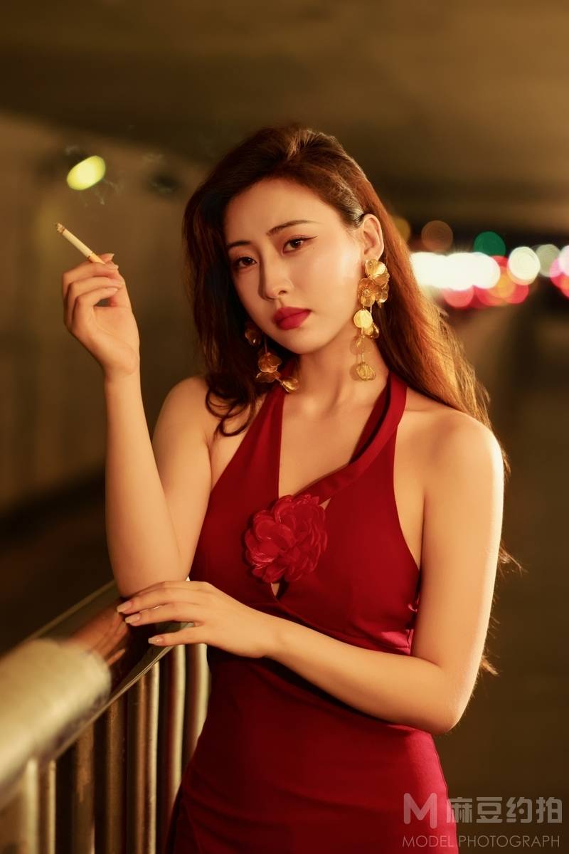 情绪模特