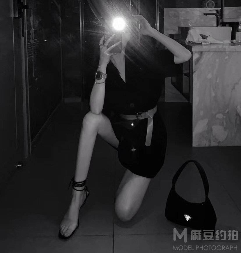 黑白模特