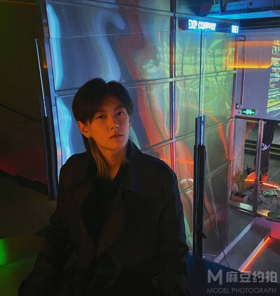 情绪模特