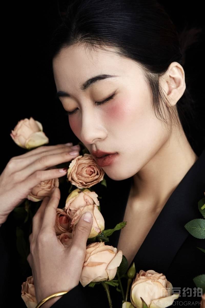 情绪模特
