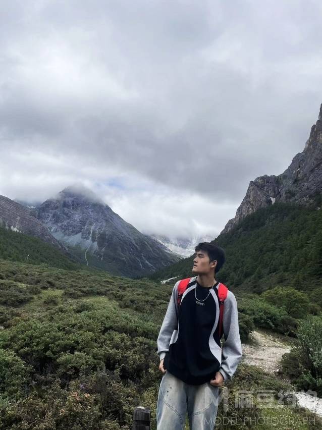 情绪模特