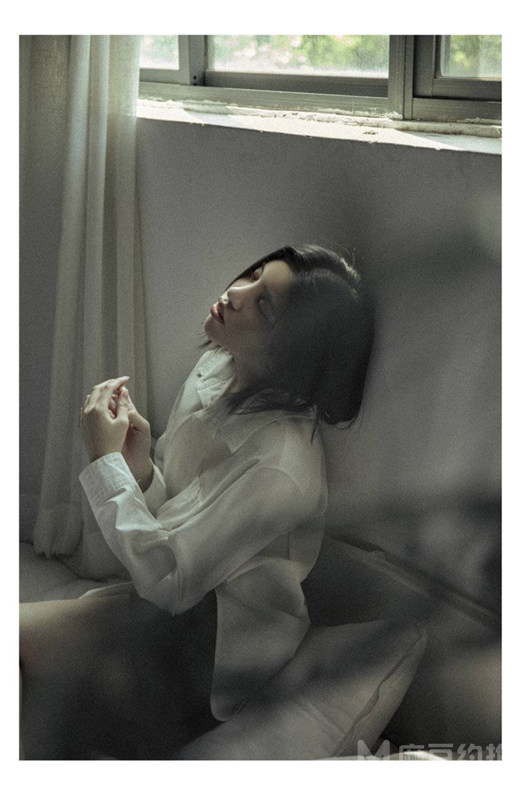 黑白模特