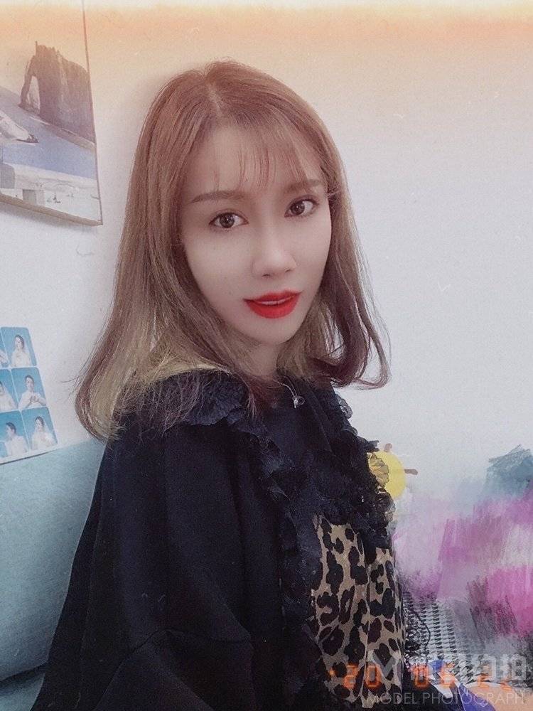 黑白模特