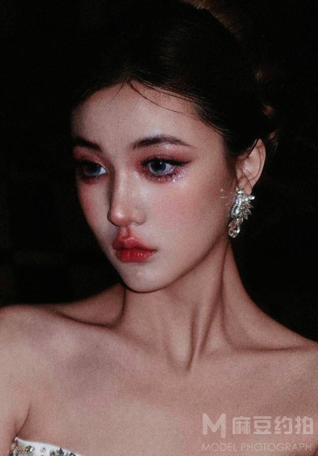 情绪模特