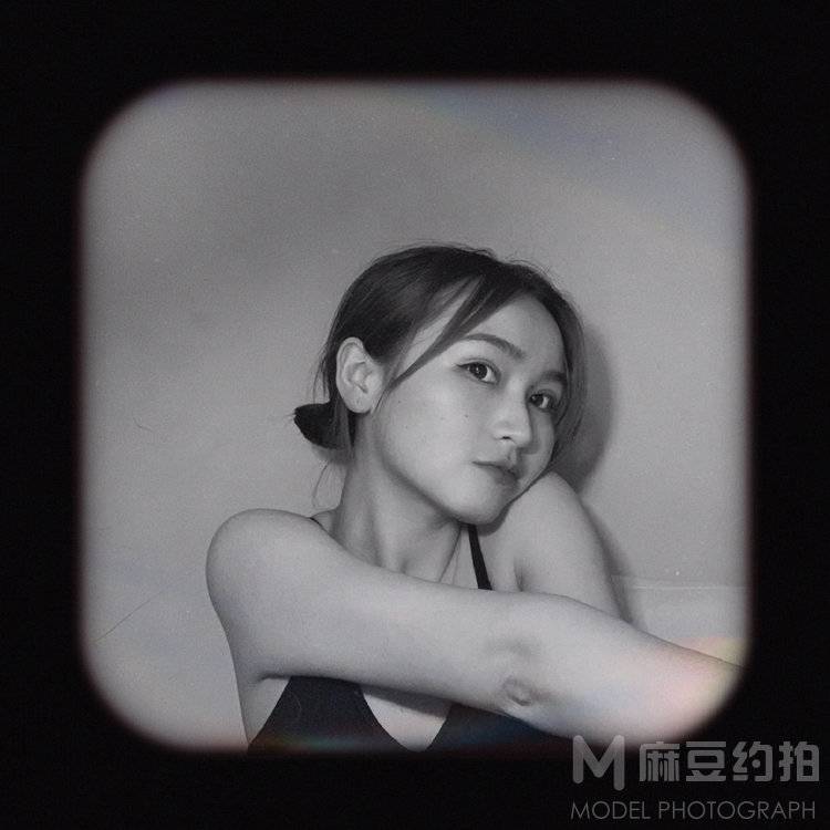 黑白模特