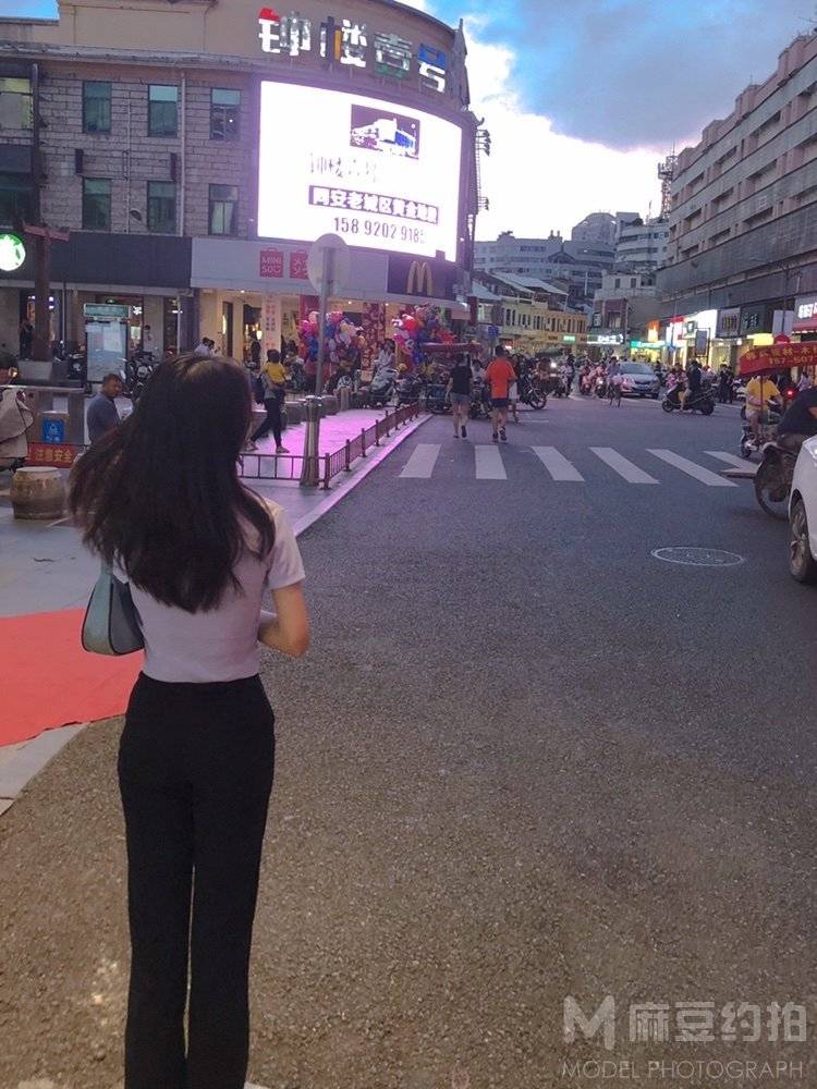 校园模特