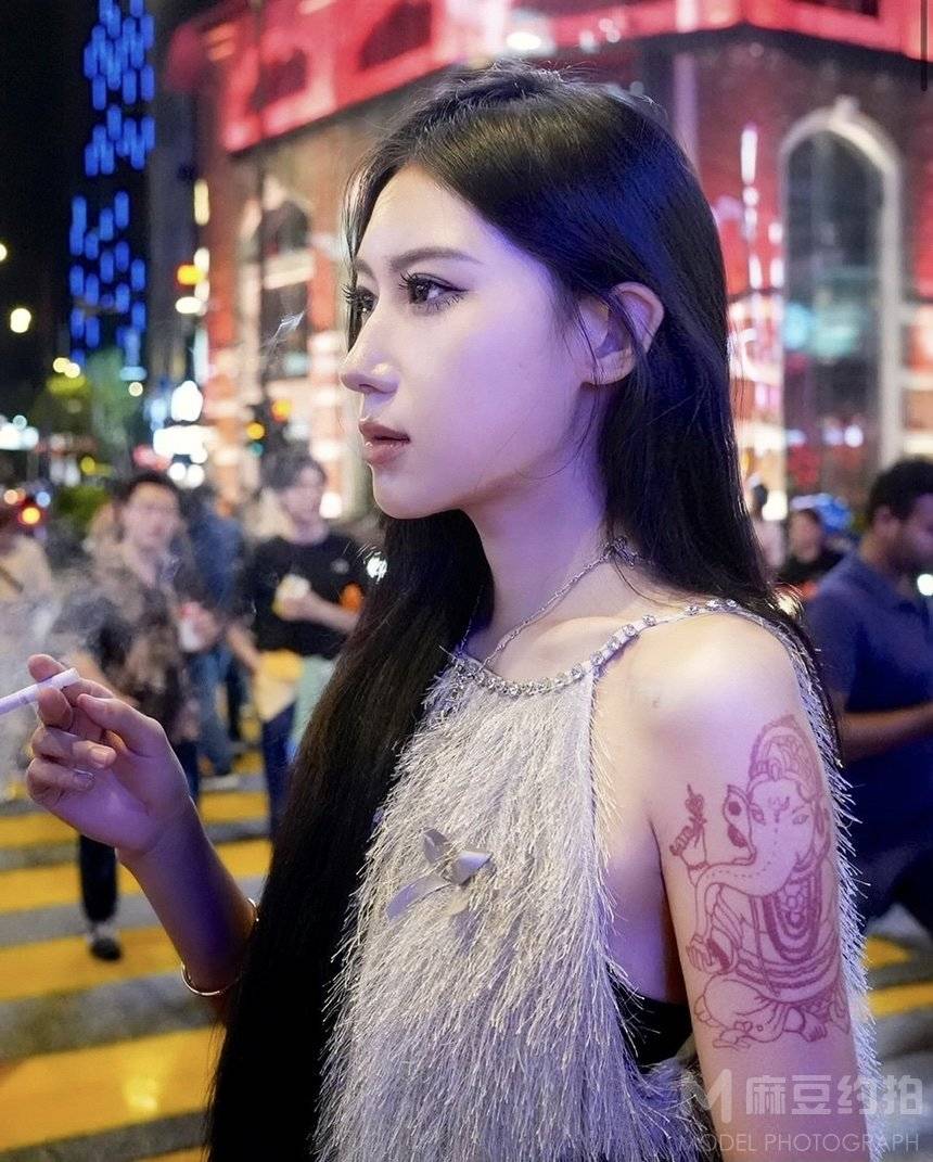 情绪模特