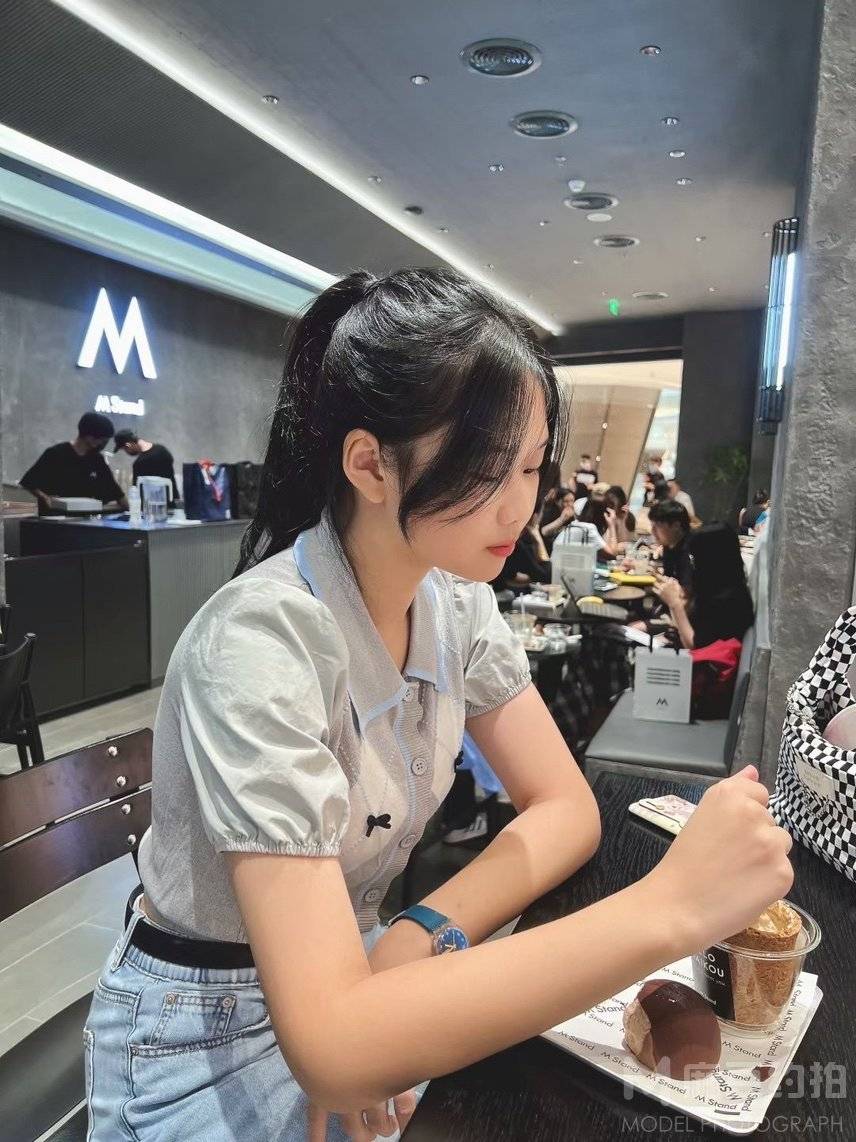 校园模特