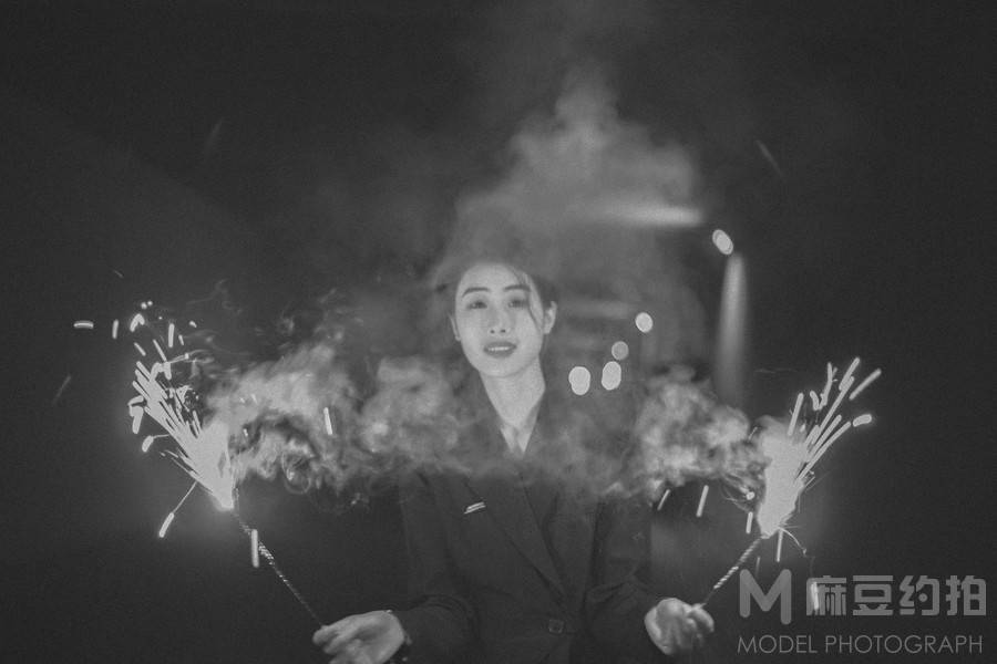 黑白模特
