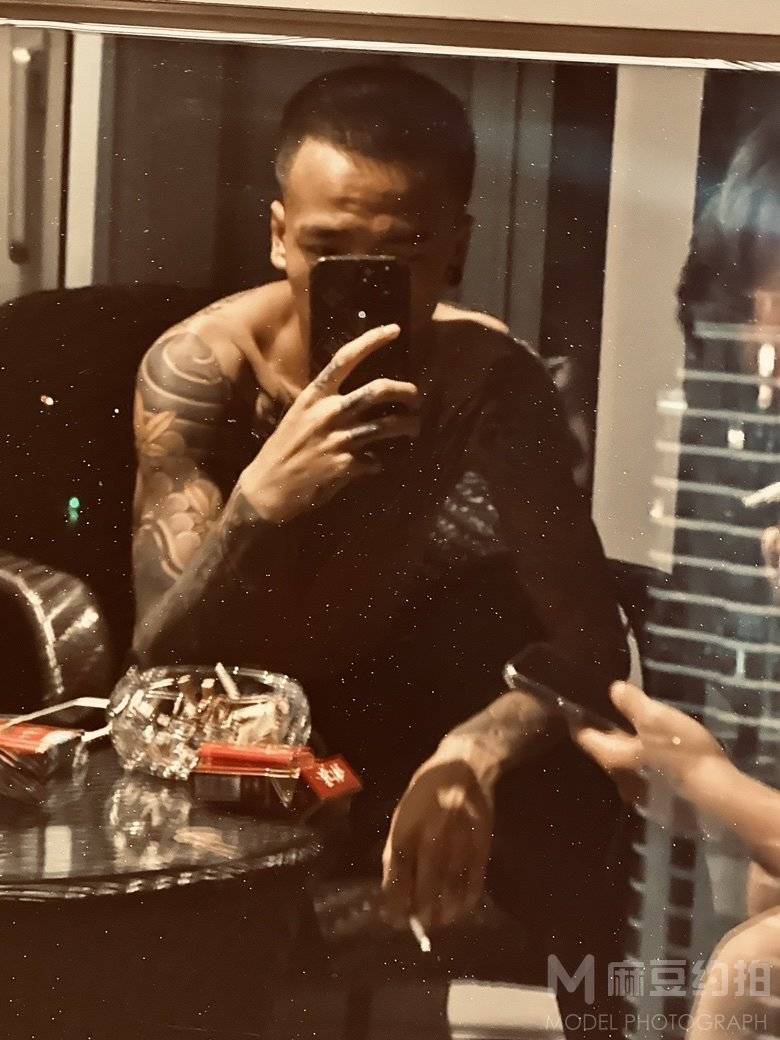 黑白模特