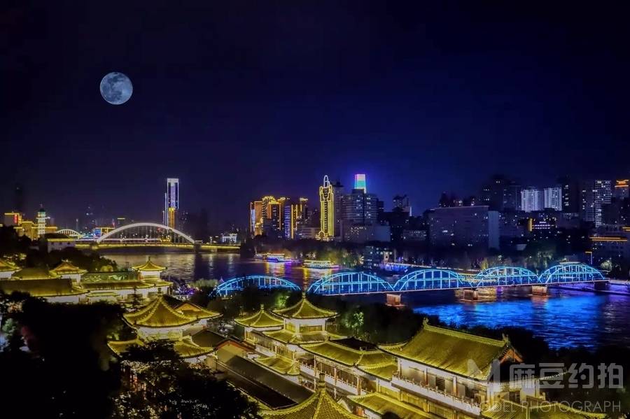 夜景模特