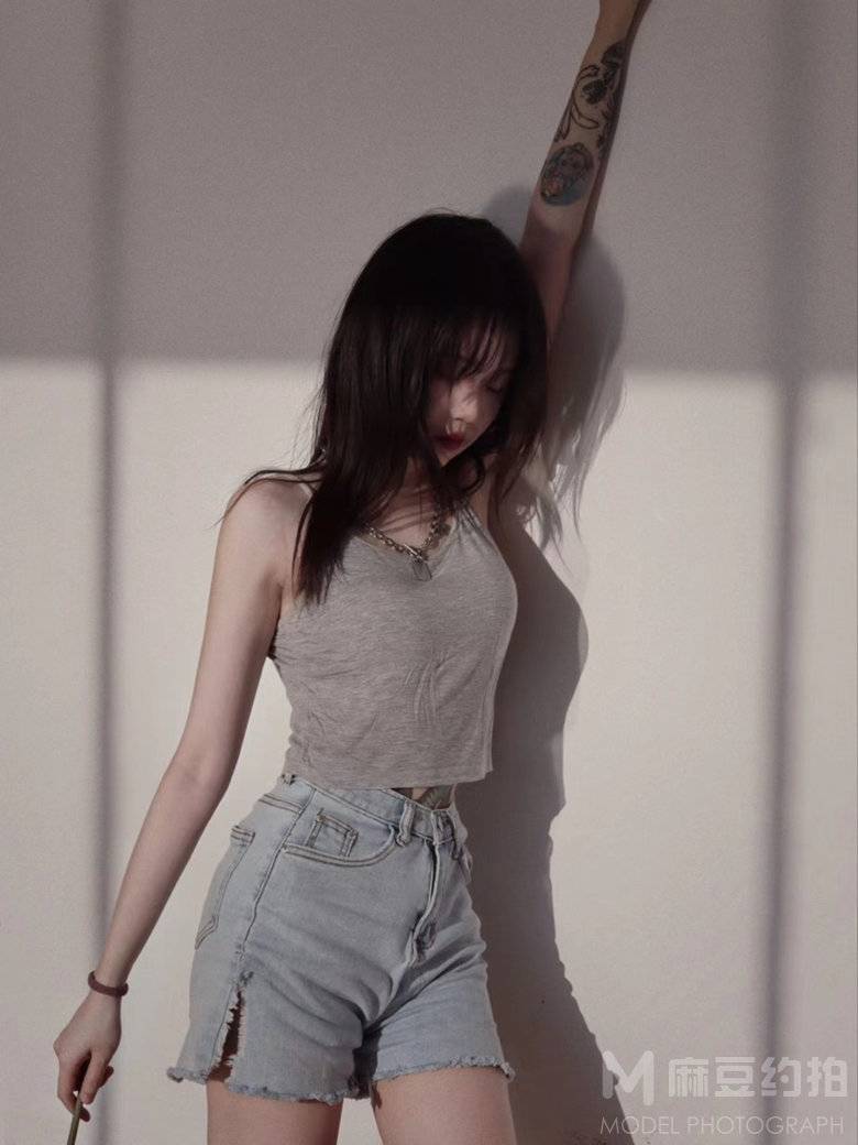 情绪模特