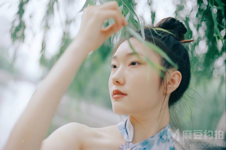 情绪模特