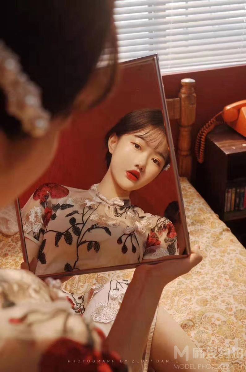 情绪模特