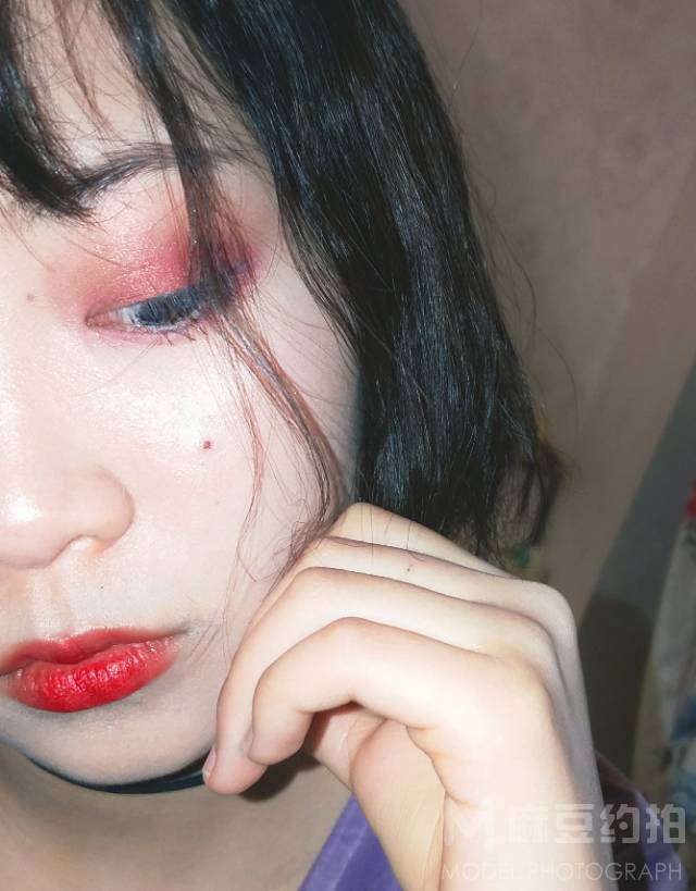 情绪模特