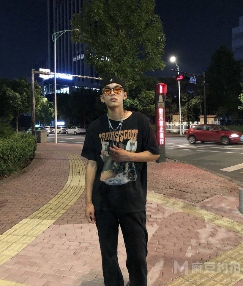 黑白模特
