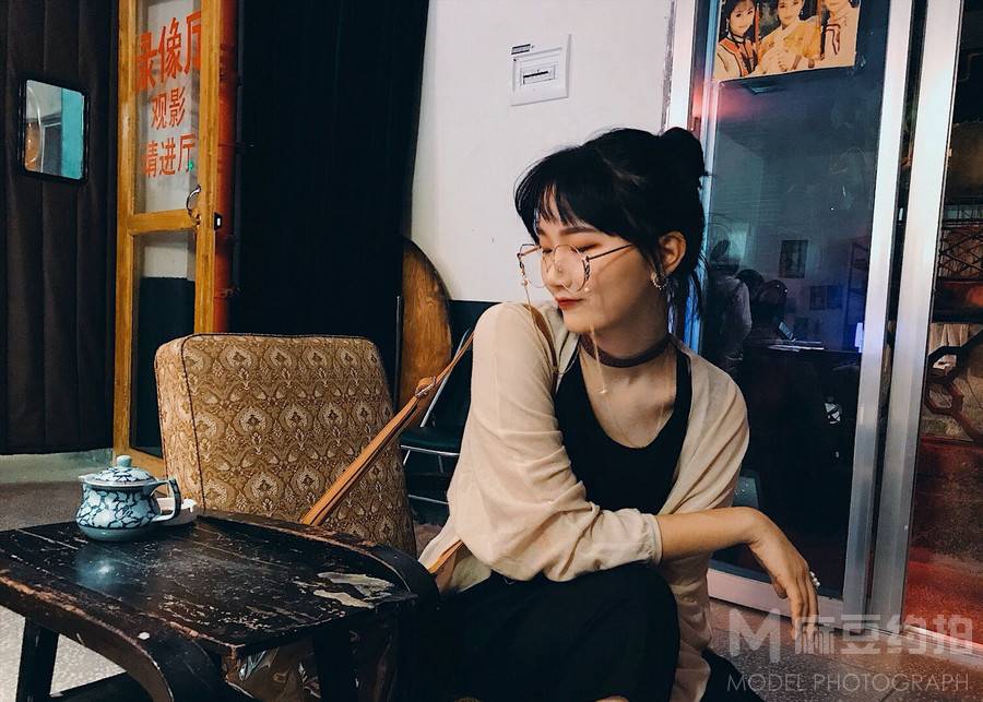 情绪模特