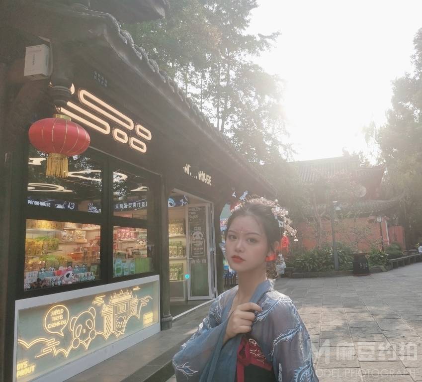 汉服模特