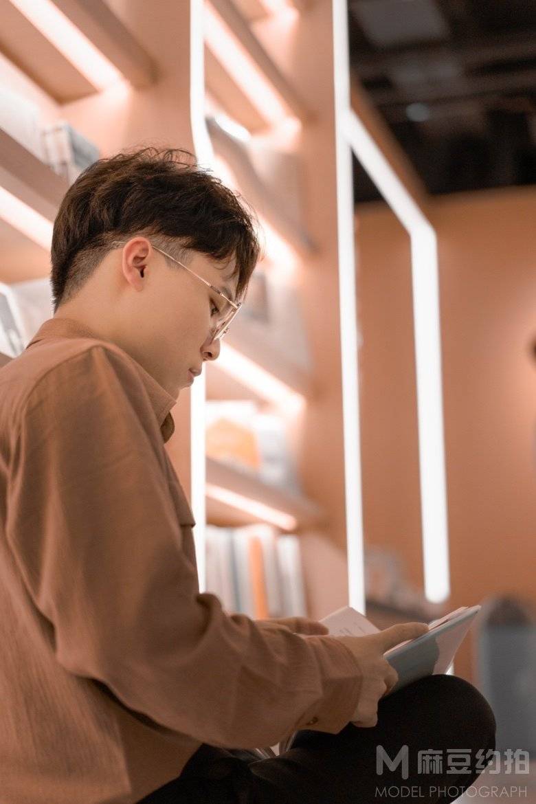情绪模特