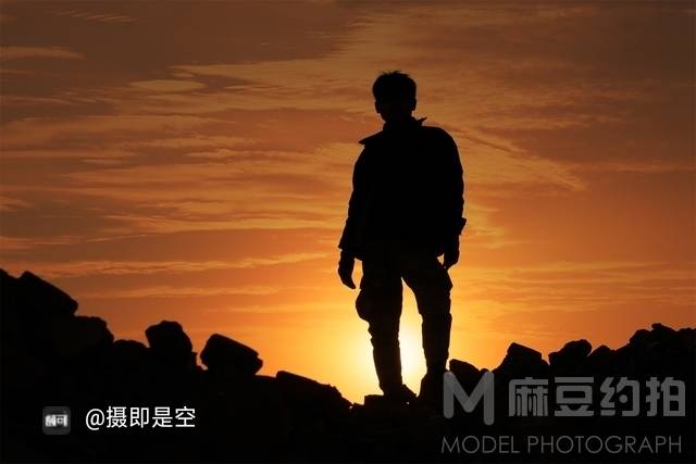 情绪模特