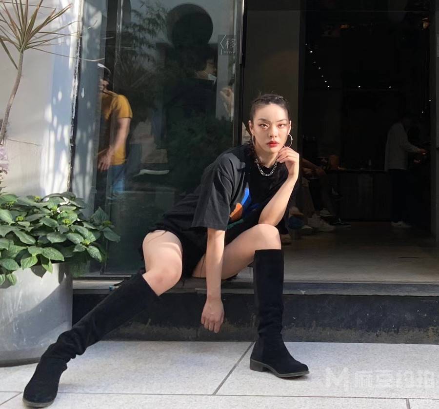 黑白模特