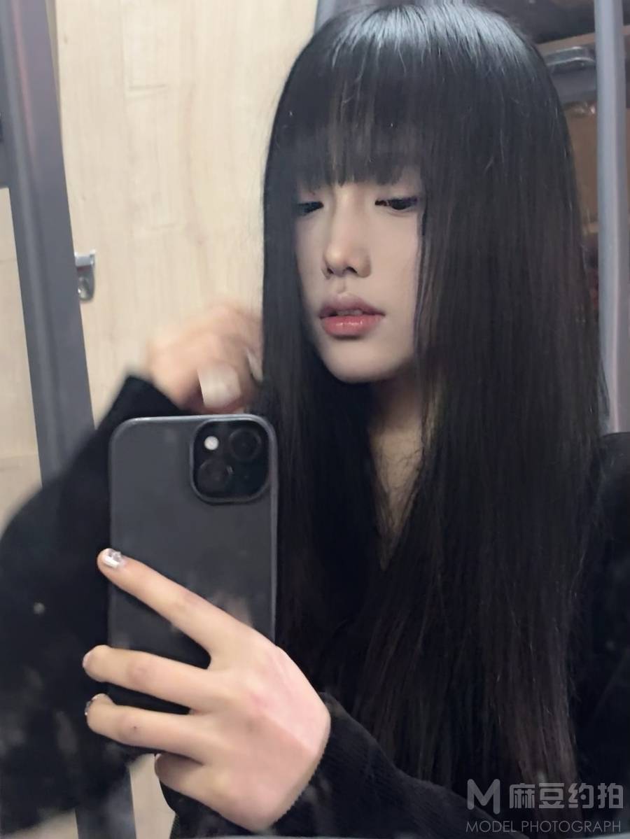 黑白模特