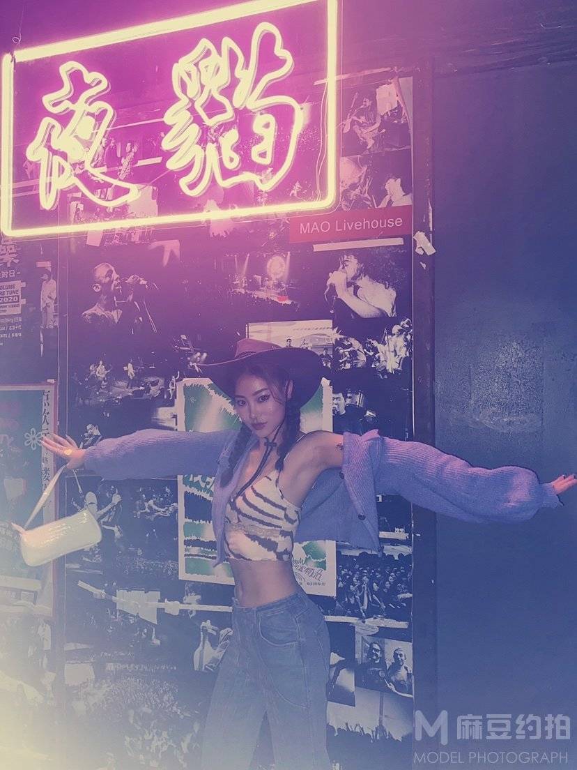 情绪模特