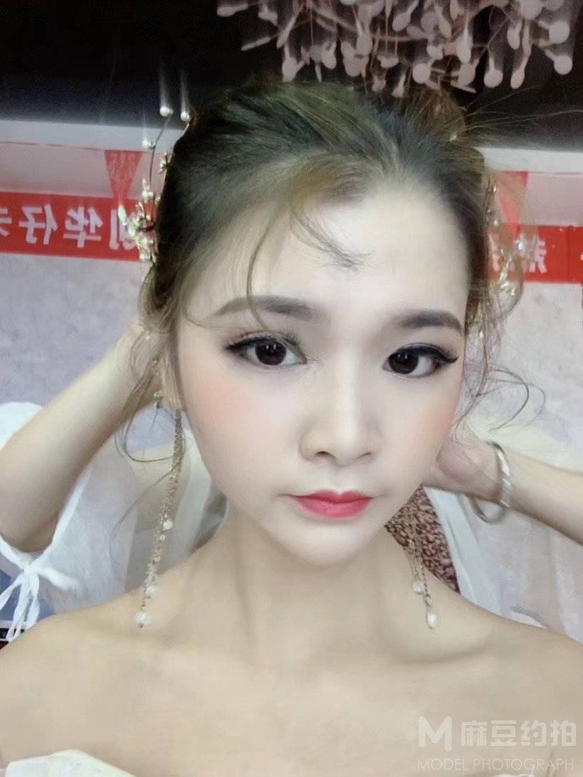 妆容模特