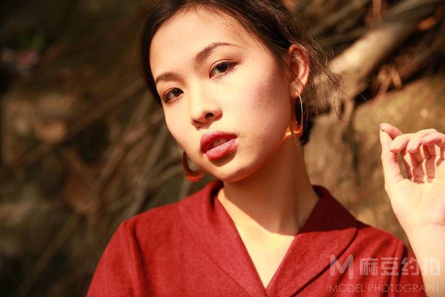 情绪模特