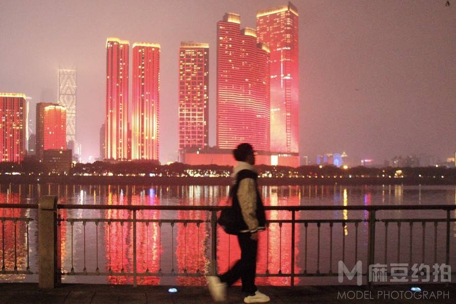夜景模特
