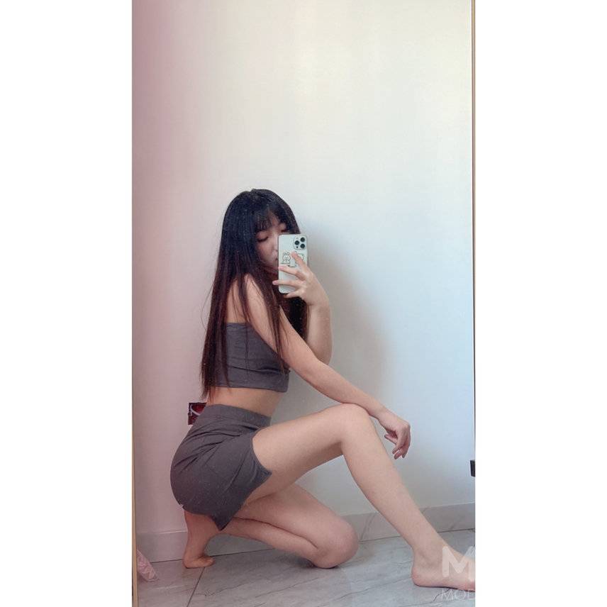 黑白模特