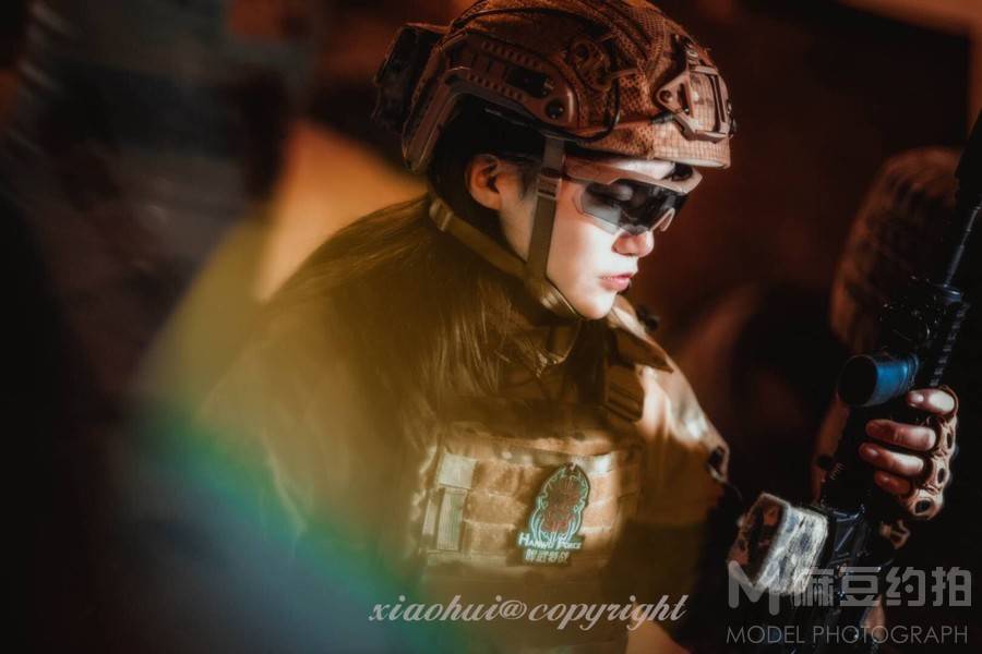 情绪模特