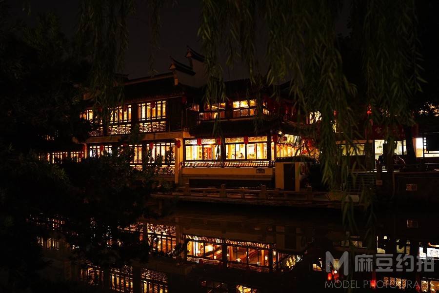 夜景模特