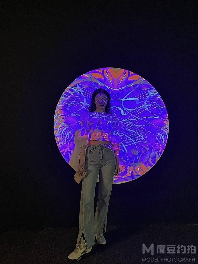 情绪模特