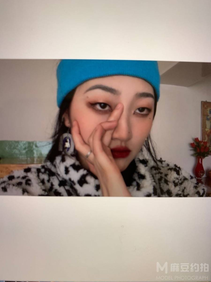 情绪模特