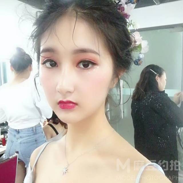 妆容模特