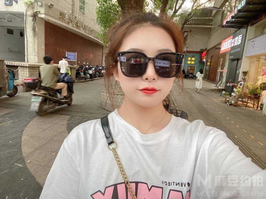 黑白模特