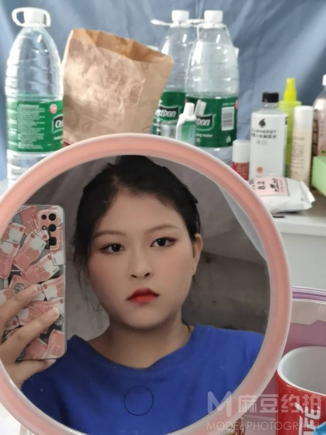 情绪模特