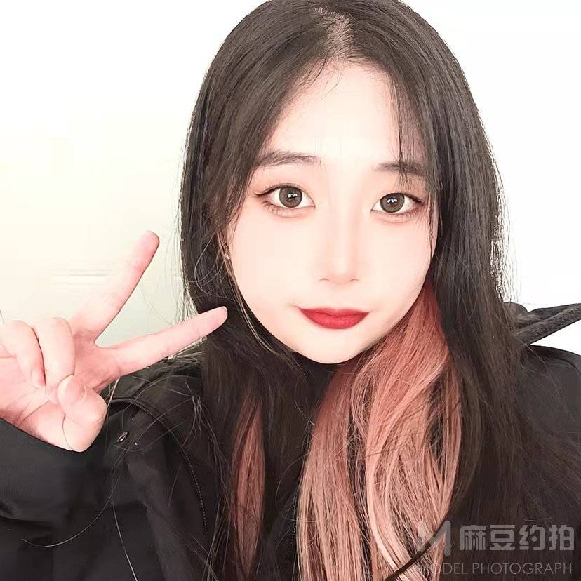 黑白模特