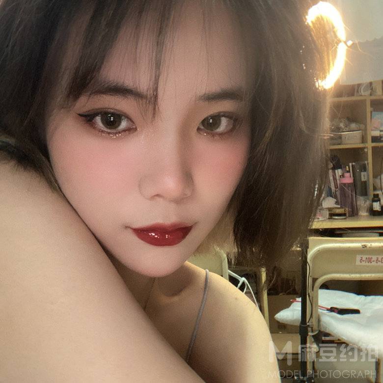 妆容模特