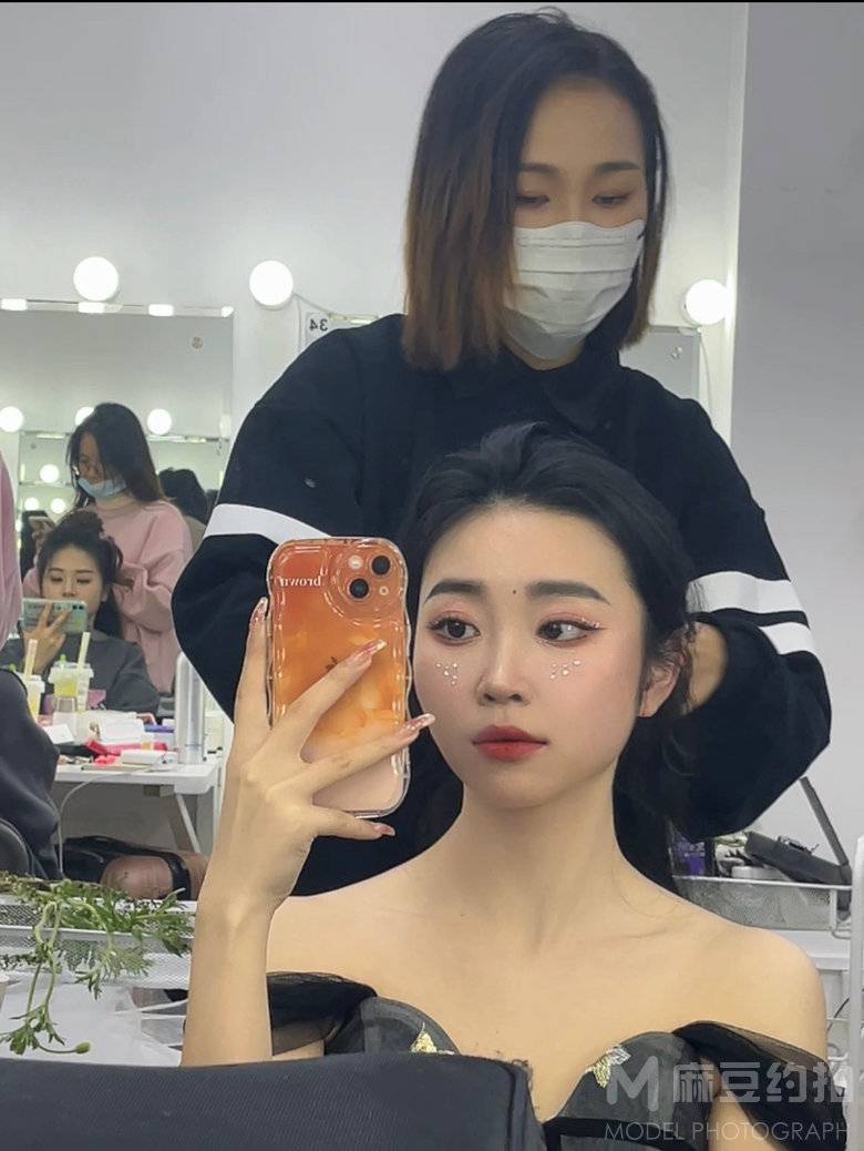 情绪模特