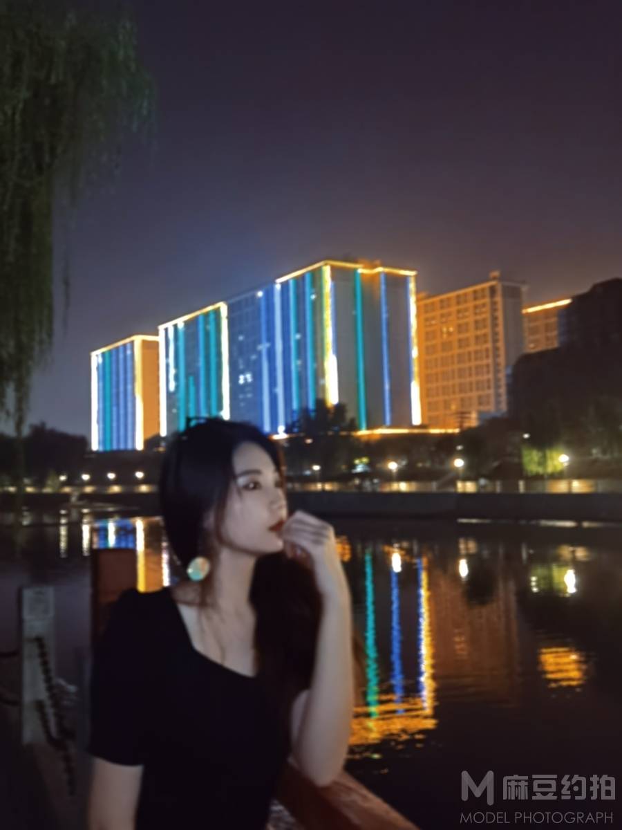 夜景模特