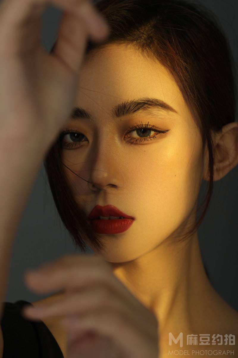 情绪模特