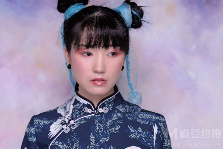情绪模特