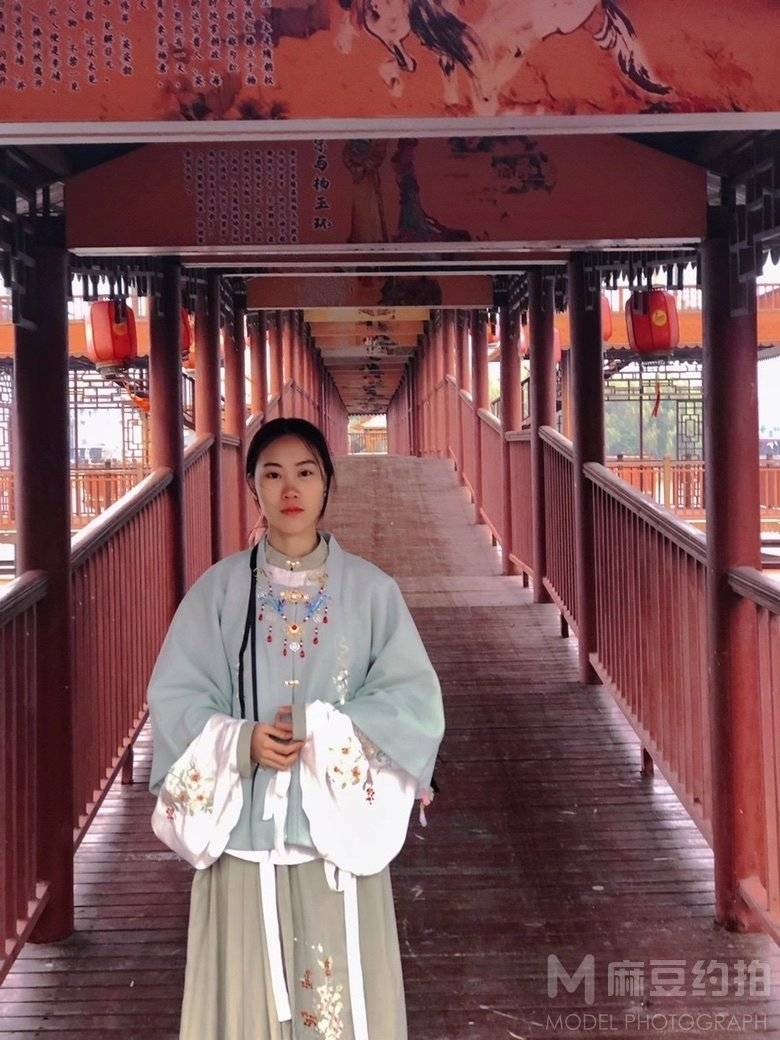 汉服模特