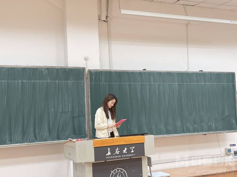校园模特