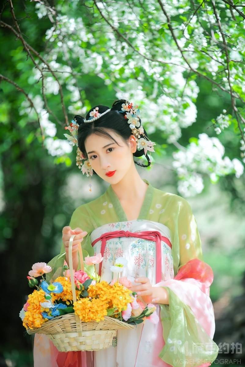 汉服模特