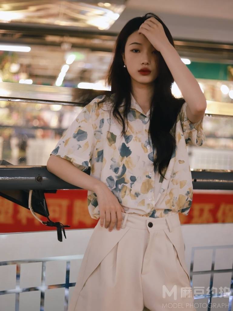 情绪模特