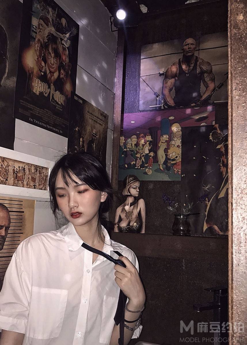 情绪模特