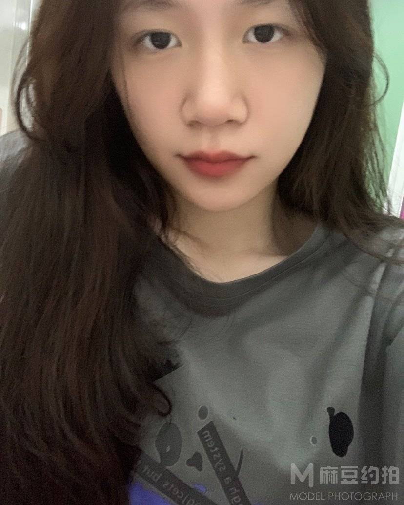 黑白模特